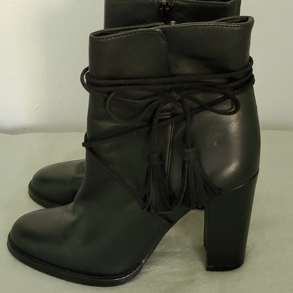 Vince Camuto " Garrit" Leather Booties Size 7M - Picture 3 of 5